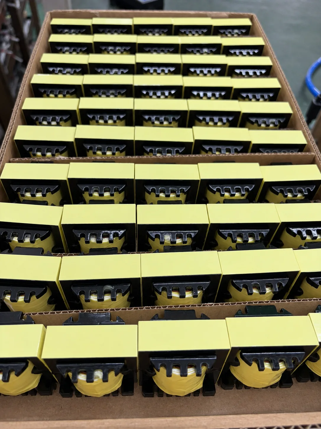 Ferrite-core high-frequency transformers in batch production at KATOY